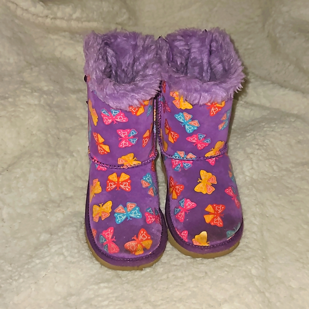 Gently used girls ugg